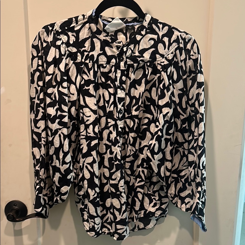 Black and White Patterned Women's Top